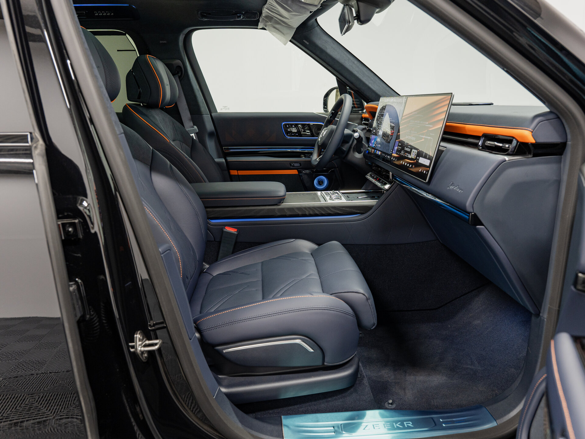 Автомобиль Zeekr 9X 70 kWh 2.0hyb AT (1401 л.с.) 4WD - 13