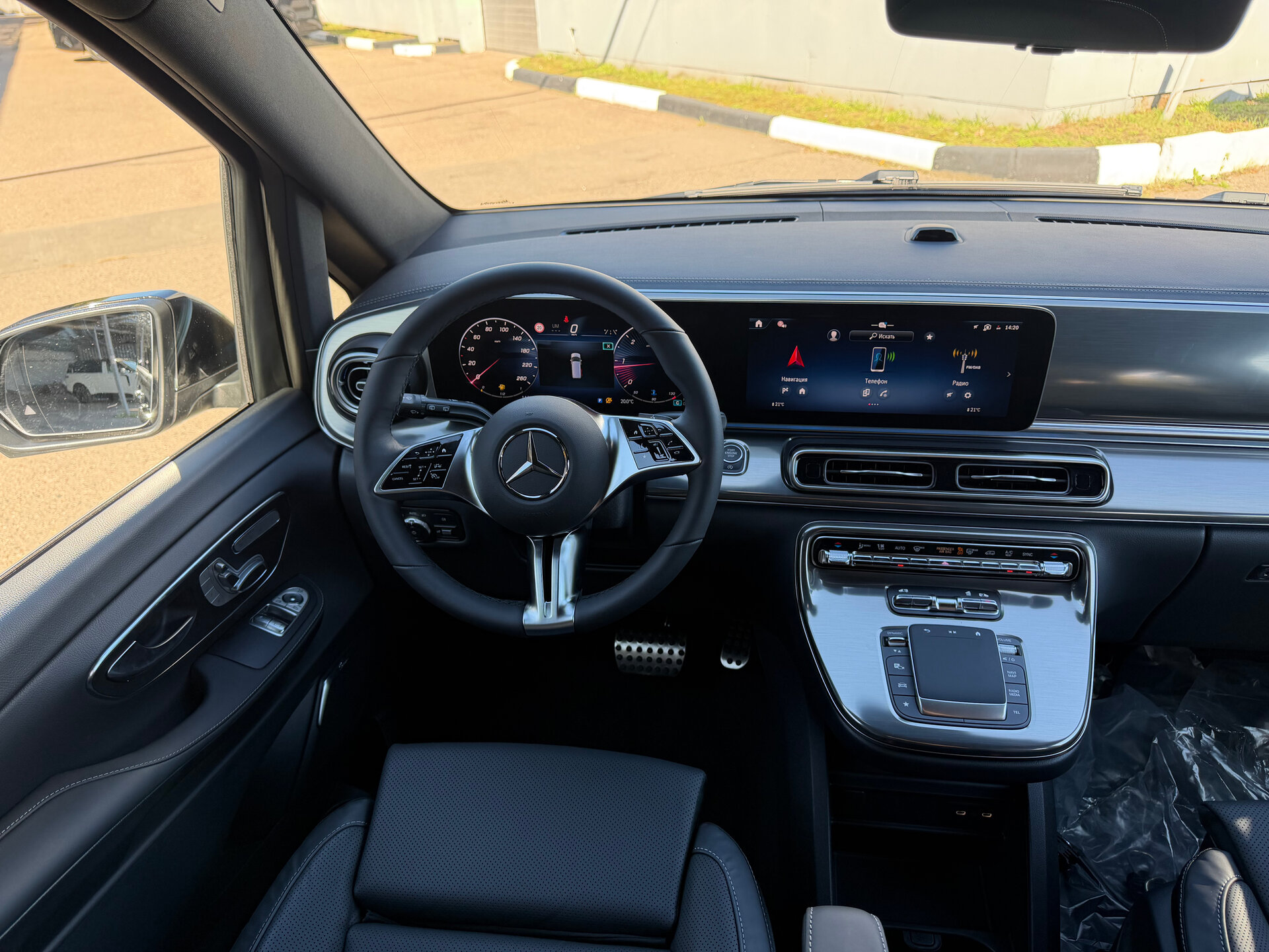 Автомобиль Mercedes-Benz V-Класс 300 d экстра длинный 2.0d AT (237 л.с.) 4WD - 7