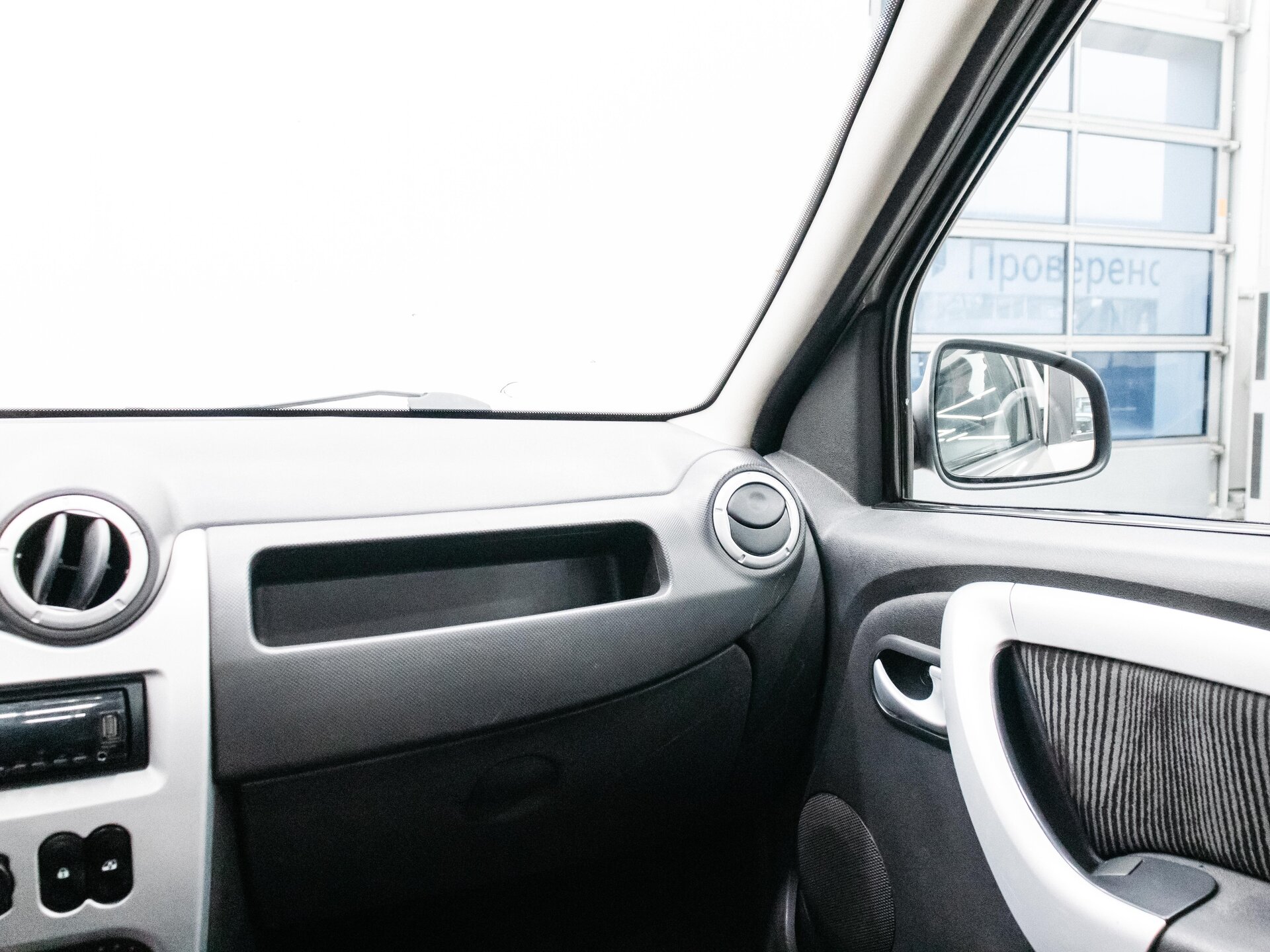 Renault Logan 2010 14