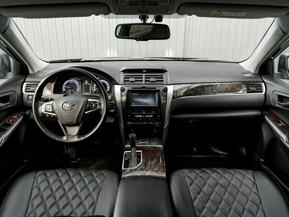 Купить Toyota Camry 2.5 AT (181 л.с.), 2017 в Екатеренбурге