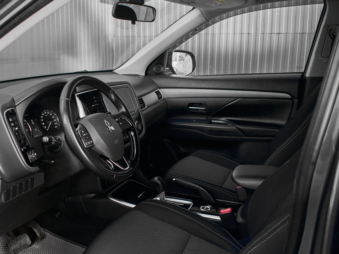 Купить Mitsubishi Outlander 2.0 CVT (146 л.с.) 4WD, 2018 в Екатеренбурге