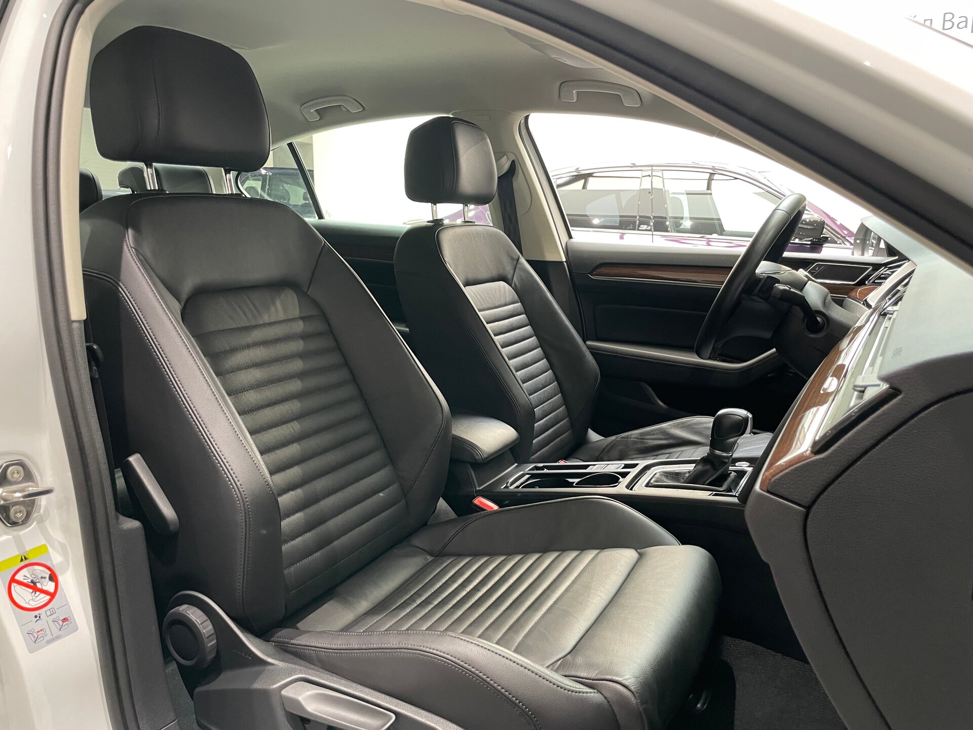 Автомобиль Volkswagen Passat 1.8 AMT (180 л.с.) - 12