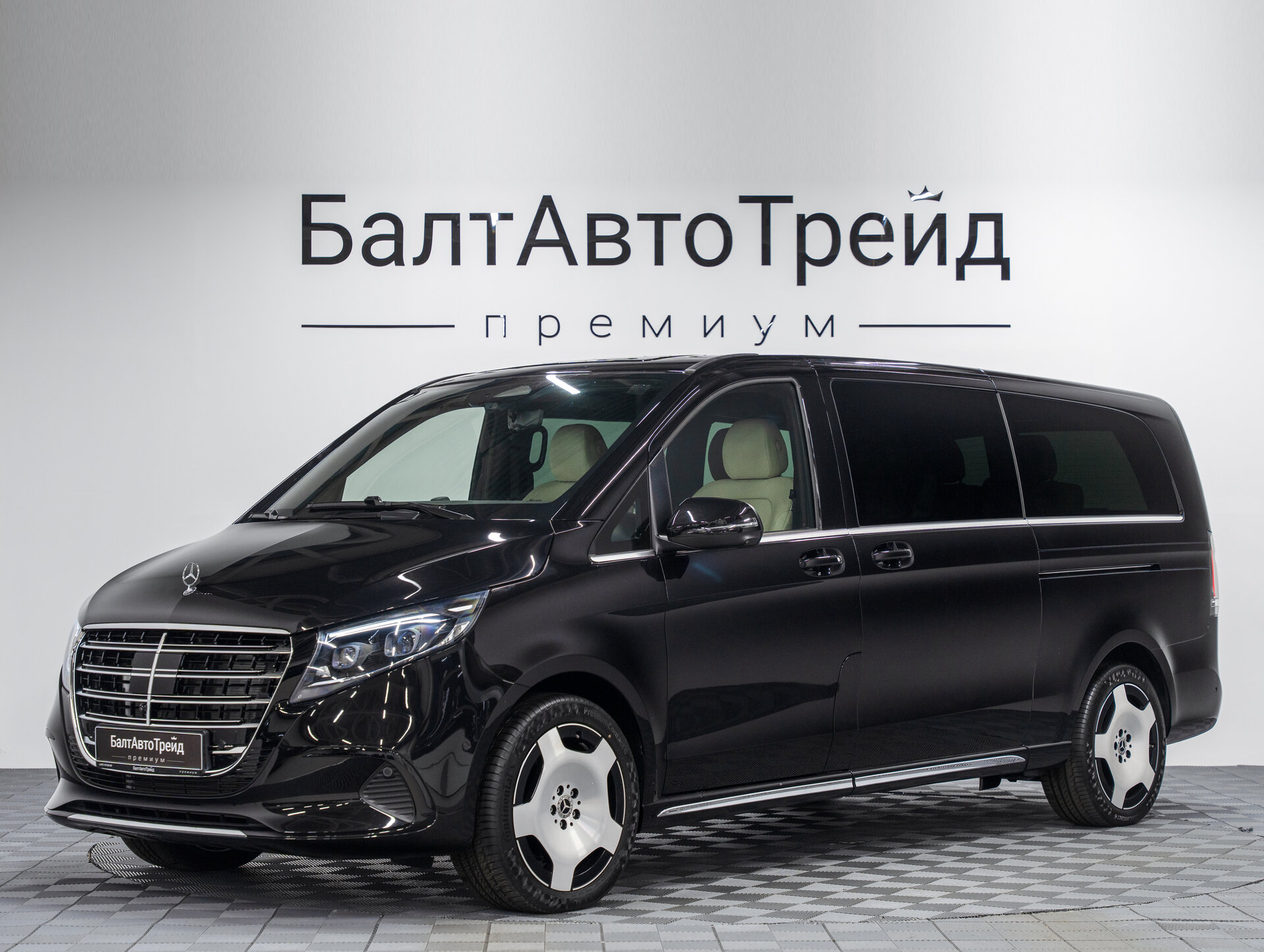 Автомобиль Mercedes-Benz V-Класс 300 d экстра длинный 2.0d AT (237 л.с.) 4WD - 1
