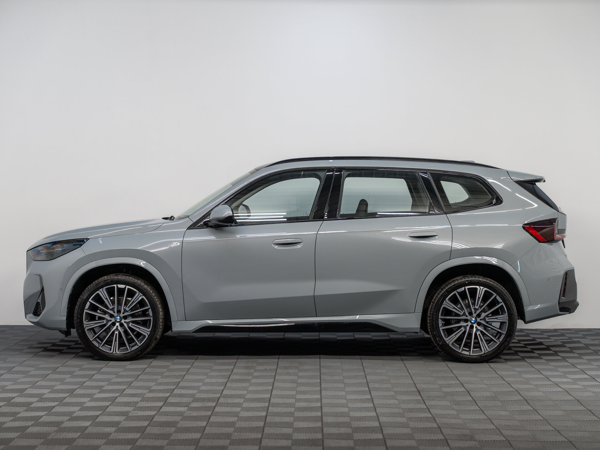 Автомобиль BMW X1 25Li xDrive 2.0 AMT (204 л.с.) 4WD - 8