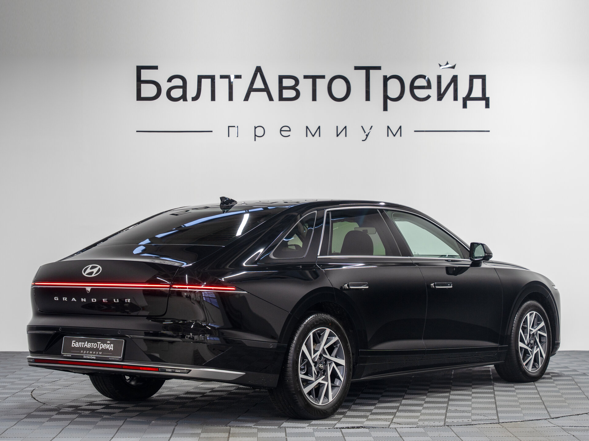 Автомобиль Hyundai Grandeur 1.6hyb AT (230 л.с.) - 7