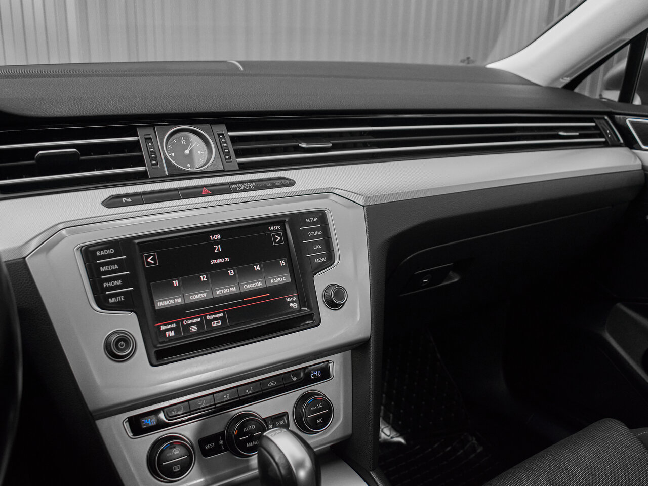 Купить Volkswagen Passat 1.8 AMT (180 л.с.), 2015 в Екатеренбурге