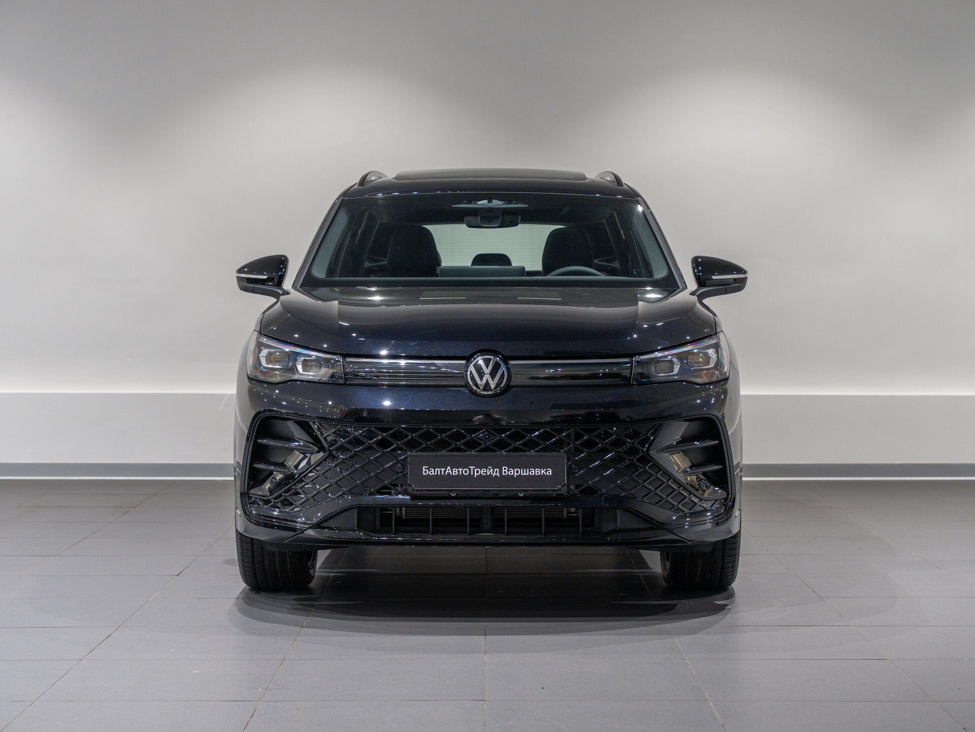 Автомобиль Volkswagen Tiguan L Pro 2.0 AMT (220 л.с.) 4WD - 2