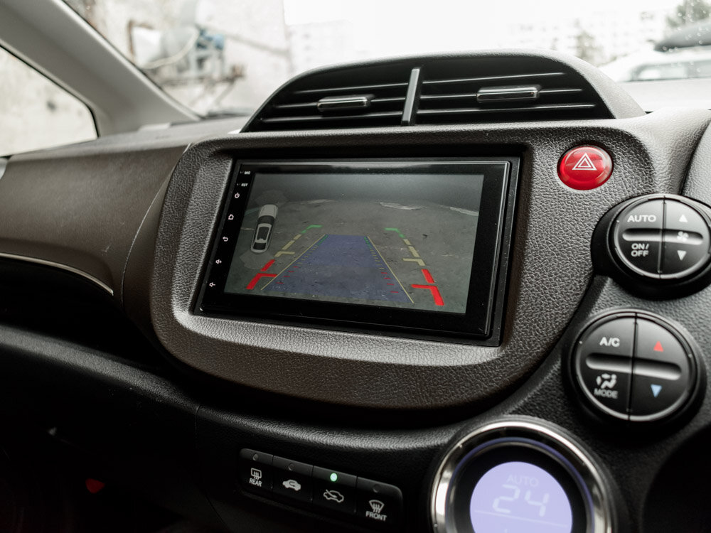 Купить Honda Fit Shuttle 1.3hyb CVT (88 л.с.), 2013 в Екатеренбурге