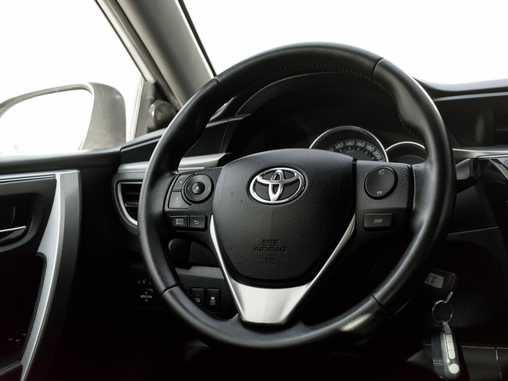 Купить Toyota Corolla 1.8 CVT (140 л.с.), 2013 в Екатеренбурге