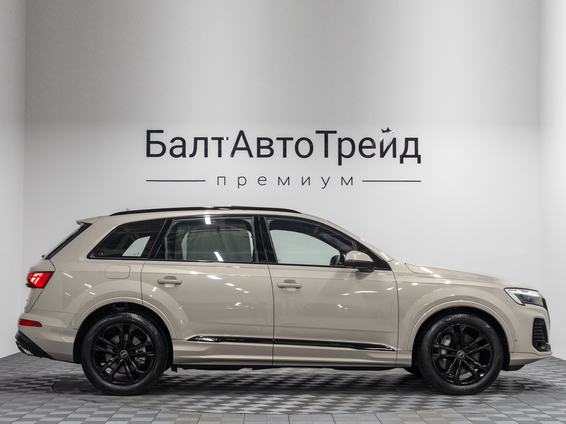 Автомобиль Audi Q7 55 TFSI 3.0 AT (340 л.с.) 4WD - 6