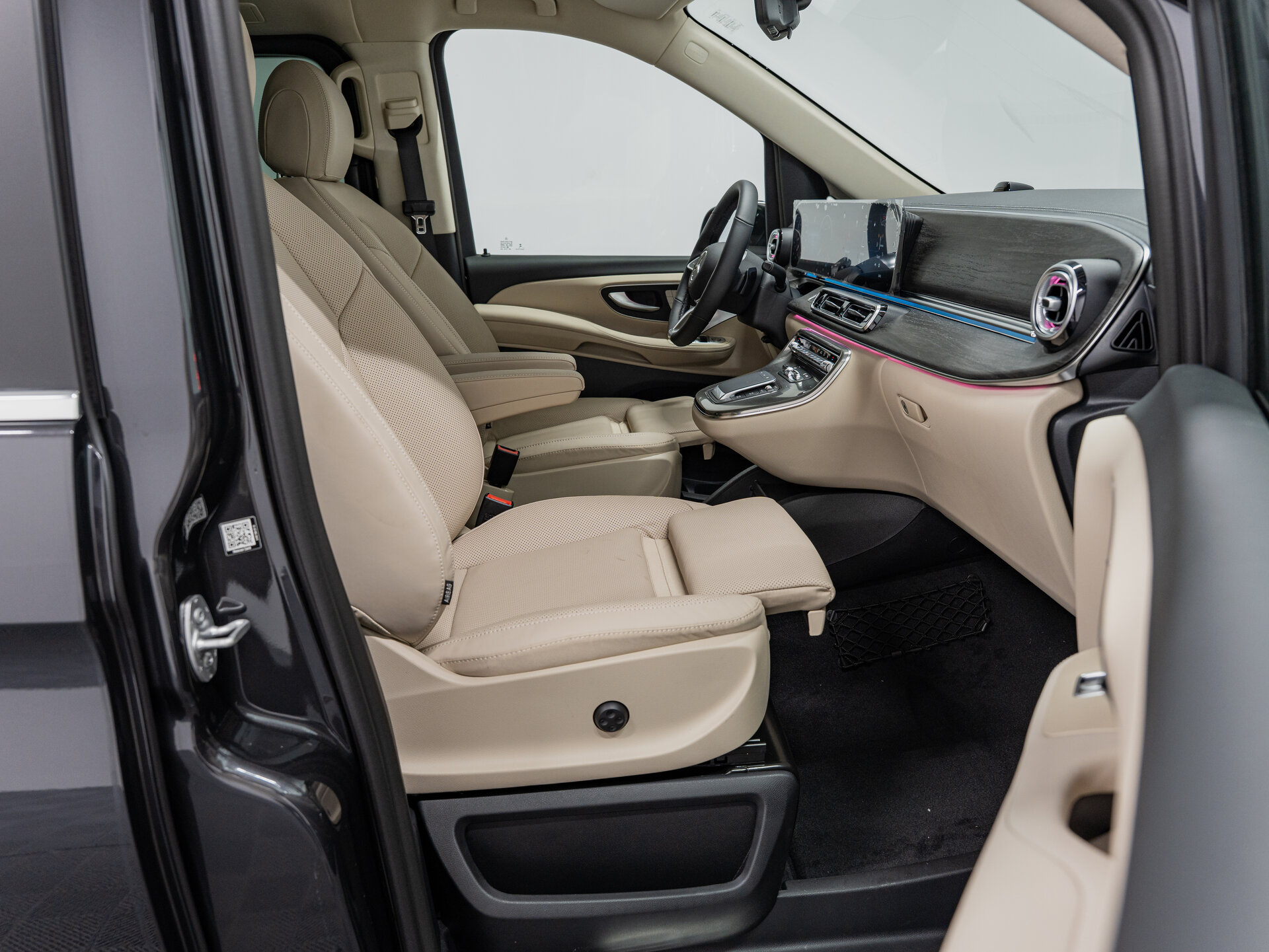 Автомобиль Mercedes-Benz V-Класс 300 d экстра длинный 2.0d AT (237 л.с.) 4WD - 13