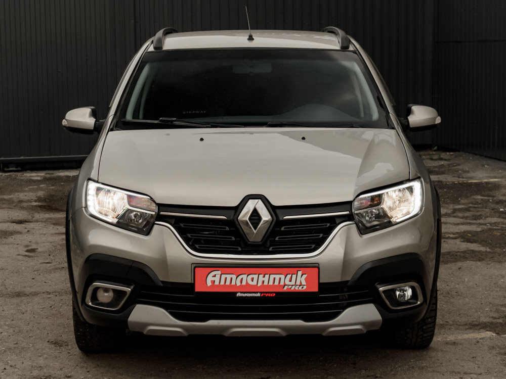 Купить Renault Logan Stepway 1.6 MT (82 л.с.), 2019 в Екатеренбурге