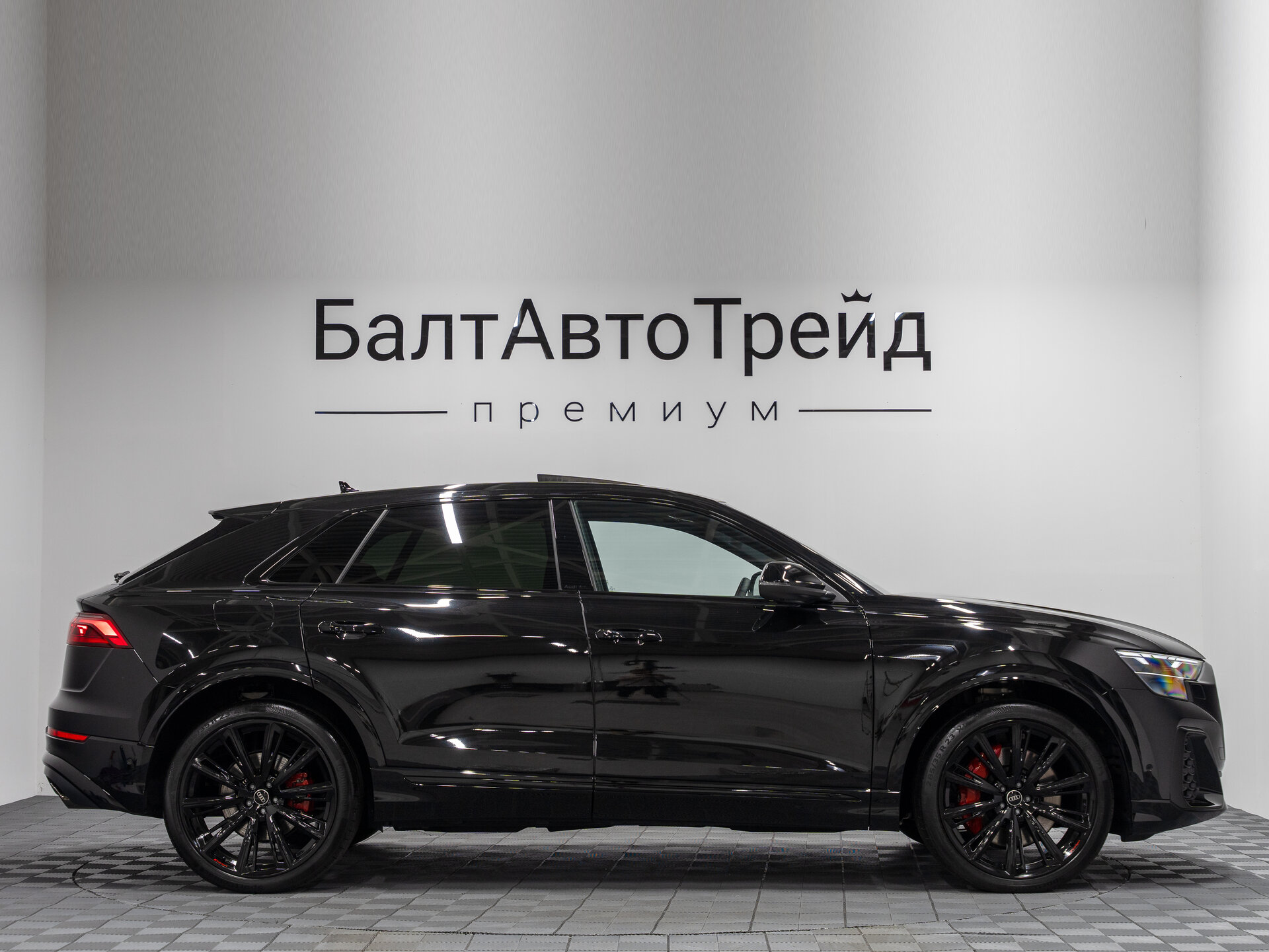 Автомобиль Audi SQ8 4.0 AT (507 л.с.) 4WD - 6