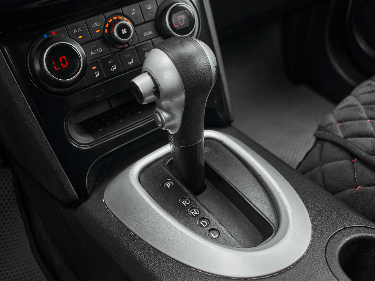 Купить Nissan Qashqai 1.6 CVT (117 л.с.), 2012 в Екатеренбурге