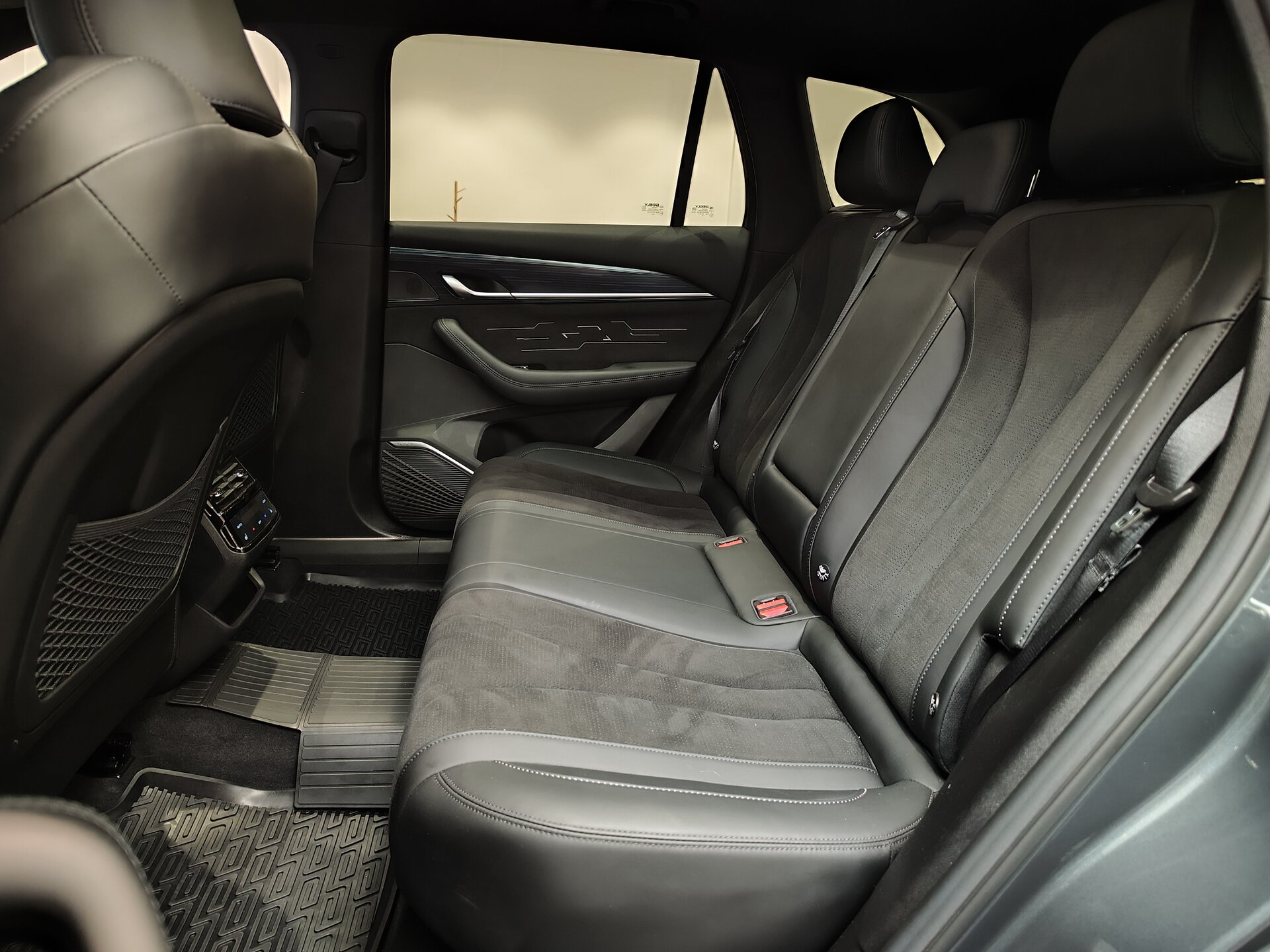 Автомобиль Geely Monjaro 2.0 AT (238 л.с.) 4WD - 9