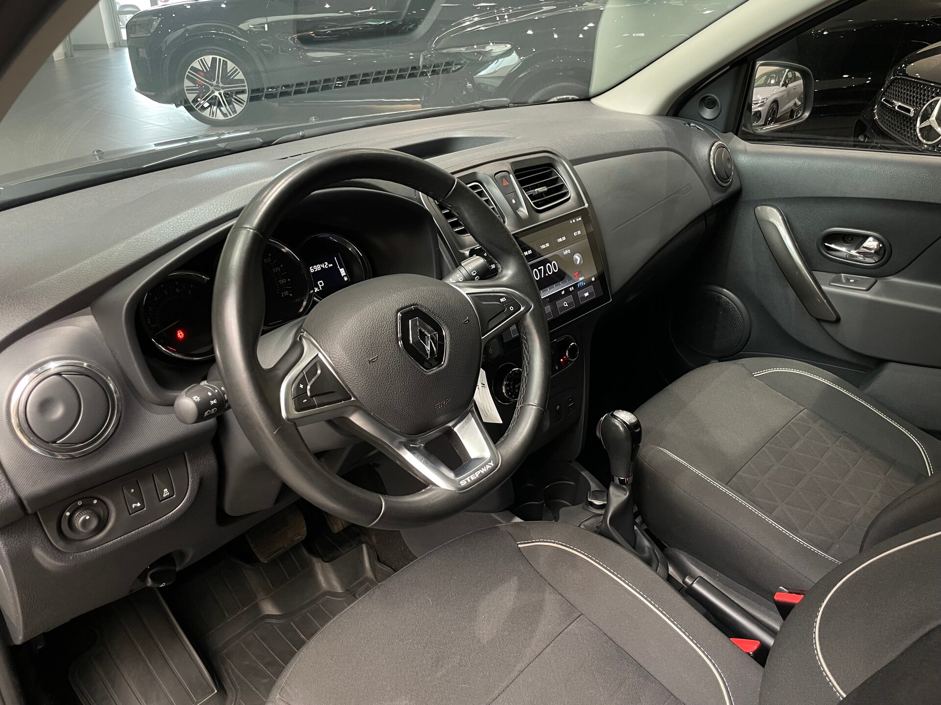 Автомобиль Renault Sandero Stepway 1.6 CVT (113 л.с.) - 7