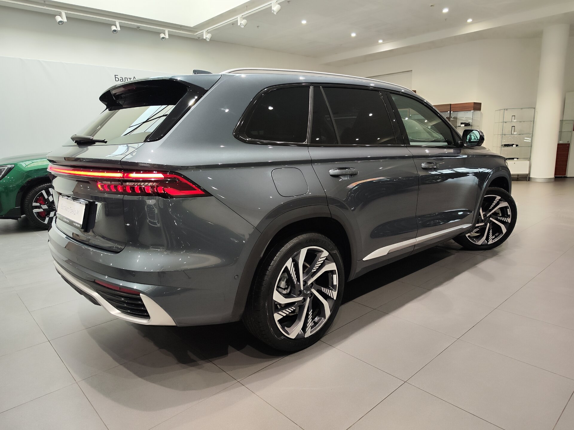 Автомобиль Geely Monjaro 2.0 AT (238 л.с.) 4WD - 6