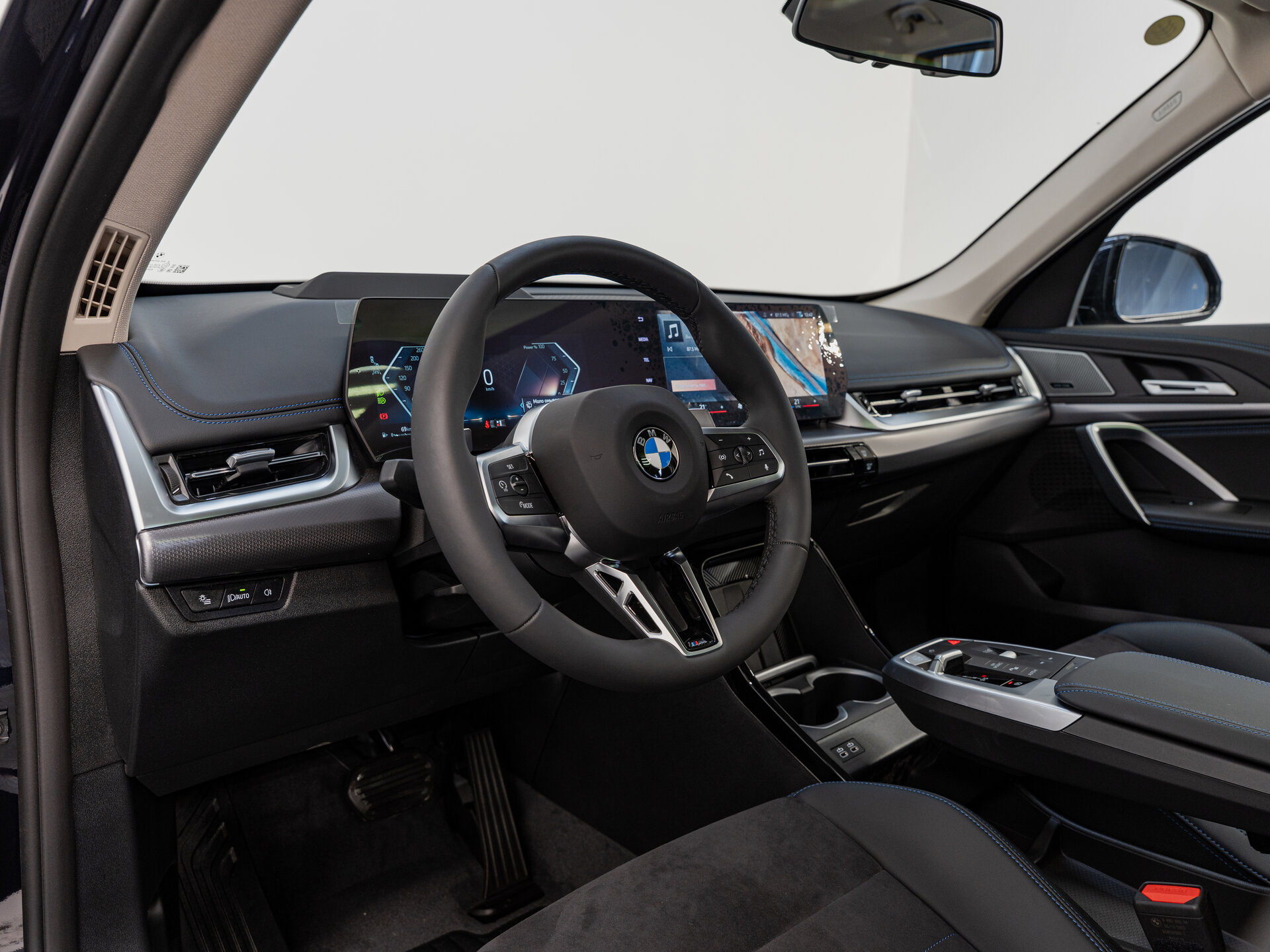 Автомобиль BMW X1 25Li xDrive 2.0 AMT (204 л.с.) 4WD - 12