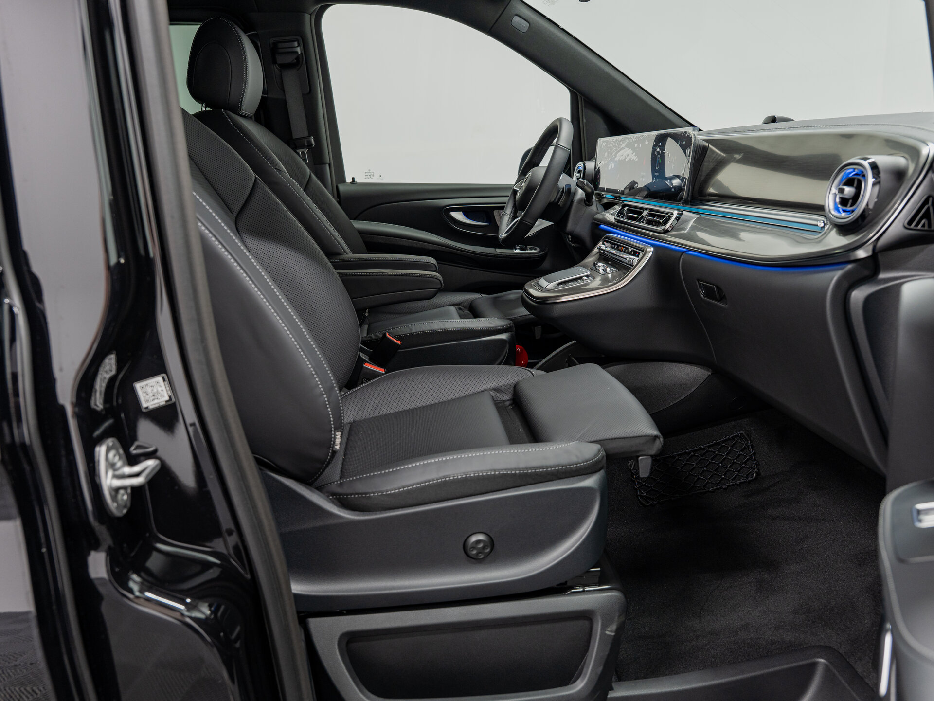 Автомобиль Mercedes-Benz V-Класс 300 d экстра длинный 2.0d AT (237 л.с.) 4WD - 13