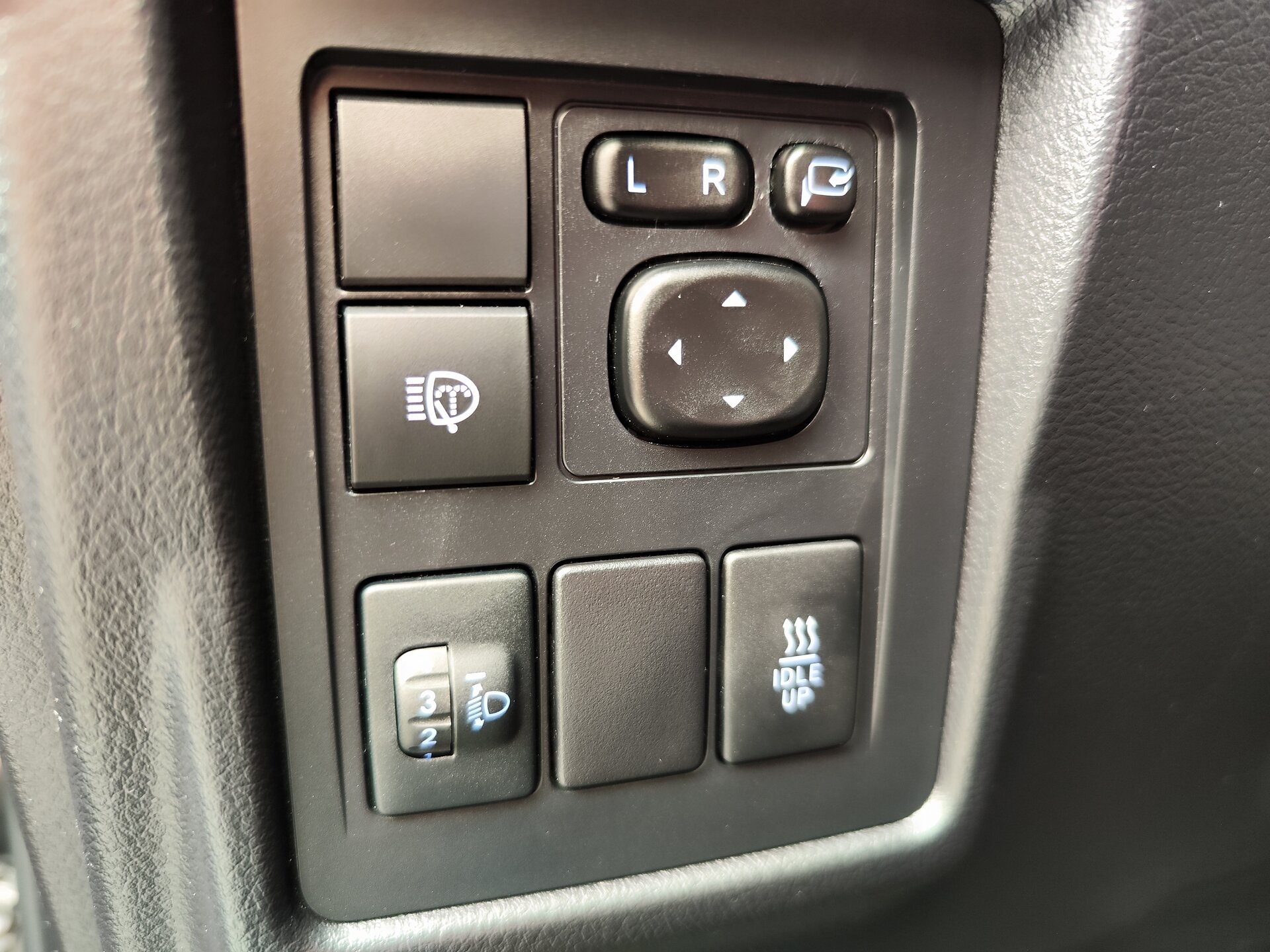 Автомобиль Toyota Land Cruiser Prado 2.8d AT (177 л.с.) 4WD - 18