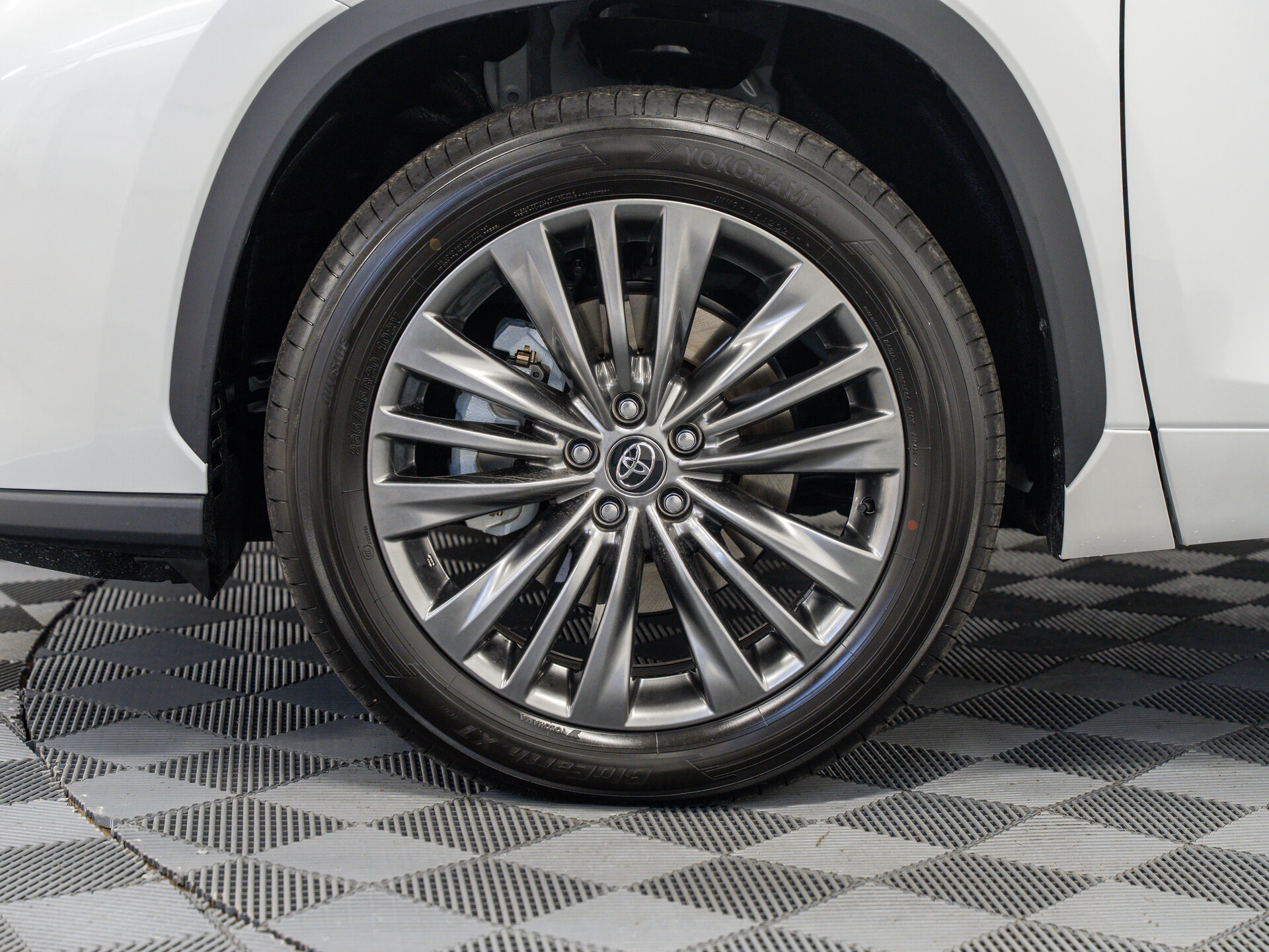 Автомобиль Toyota Highlander 2.0 AT (248 л.с.) 4WD - 3