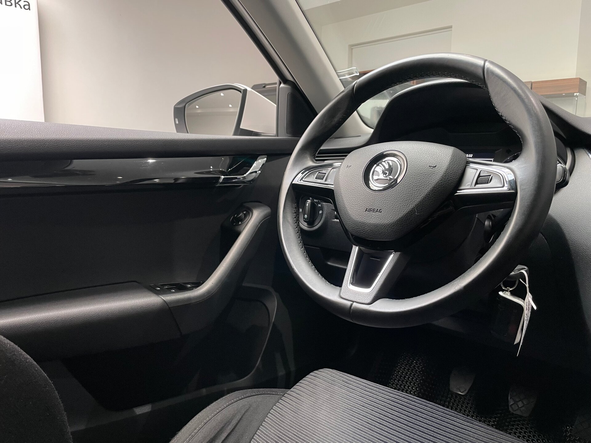 Автомобиль Skoda Octavia 1.6 MT (110 л.с.) - 15