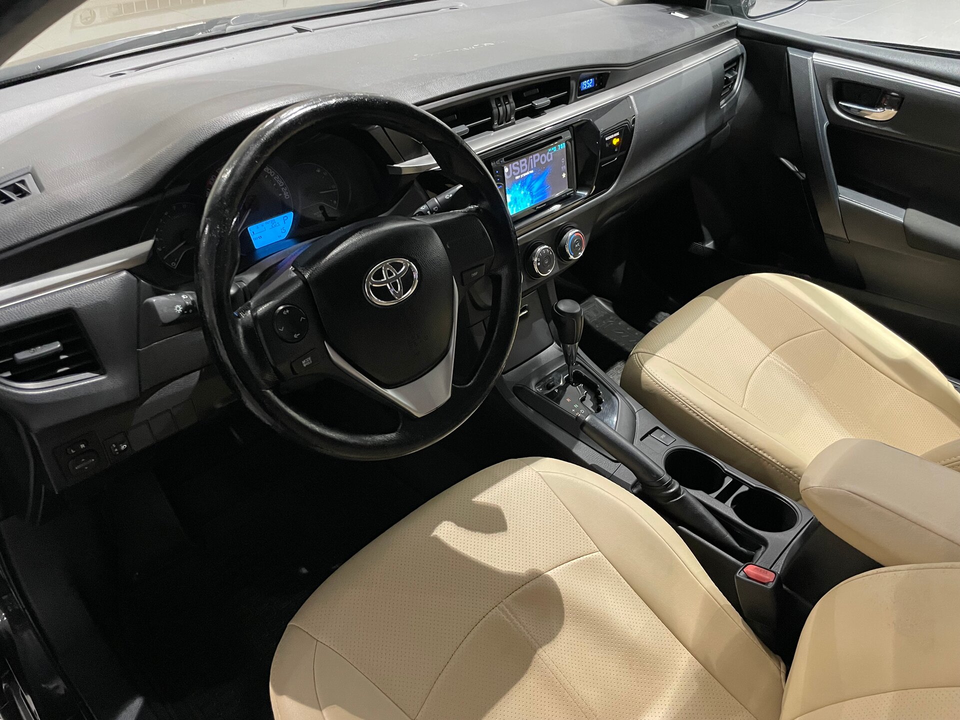 Автомобиль Toyota Corolla 1.6 CVT (122 л.с.) - 7
