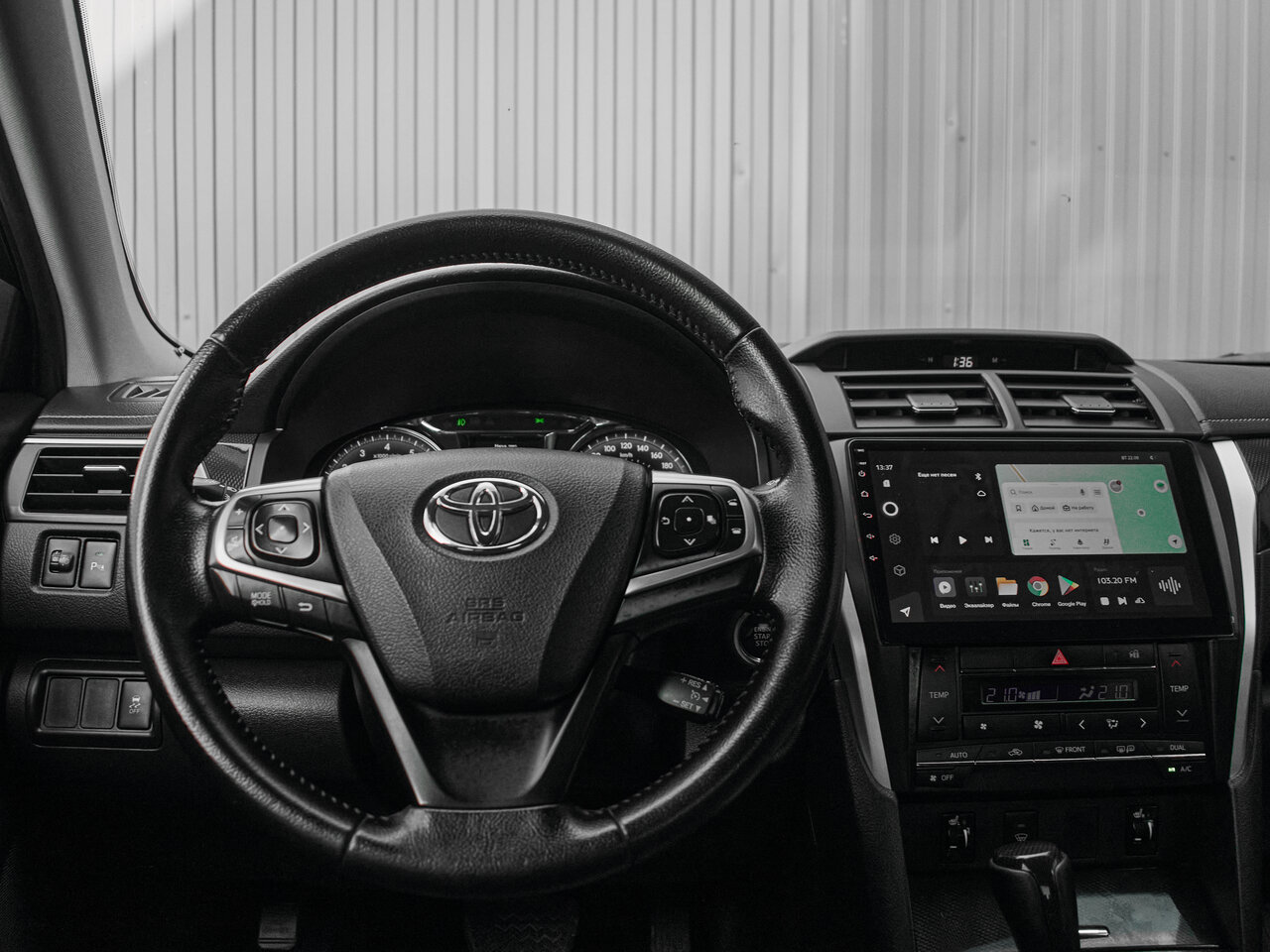 Купить Toyota Camry 2.0 AT (150 л.с.), 2015 в Екатеренбурге