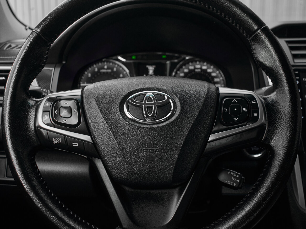 Купить Toyota Camry 2.0 AT (150 л.с.), 2015 в Екатеренбурге