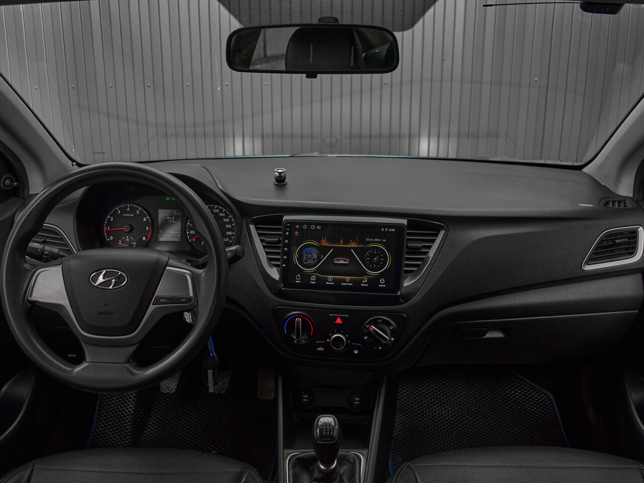 Купить Hyundai Solaris 1.4 MT (100 л.с.), 2017 в Екатеренбурге
