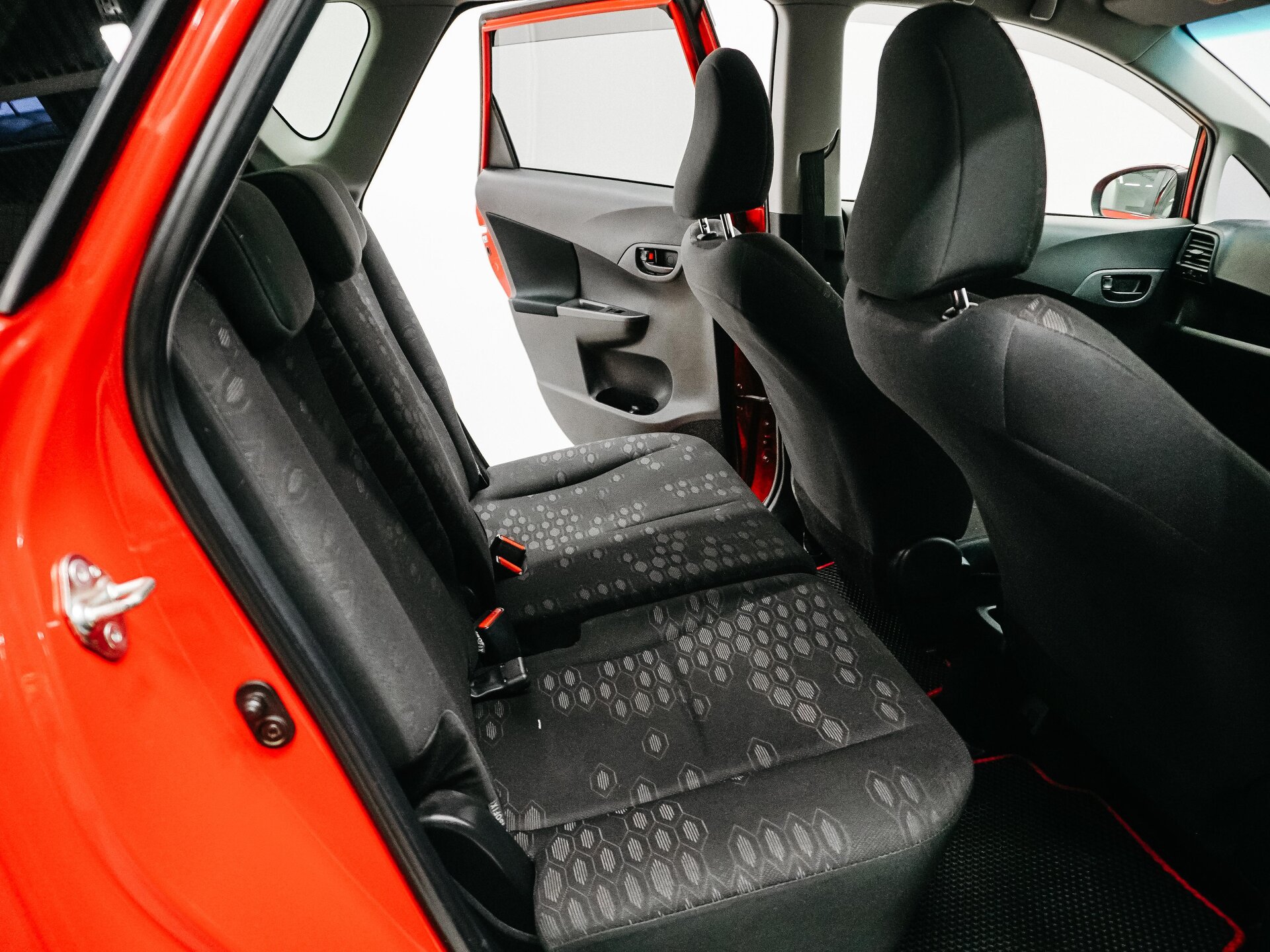 Toyota Ractis 2015 25