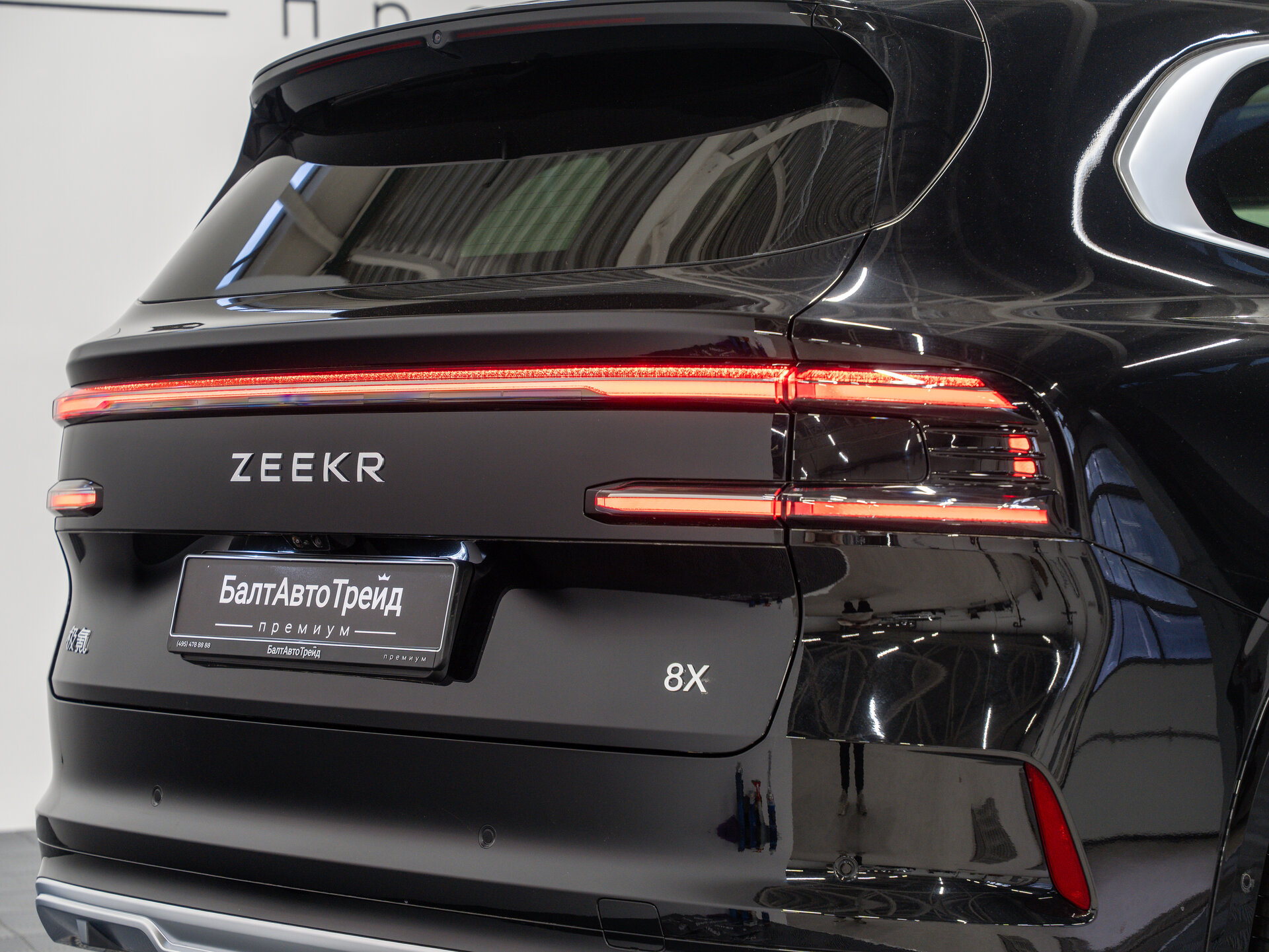 Автомобиль Zeekr 8X 70 kWh 2.0hyb AT (898 л.с.) 4WD - 8