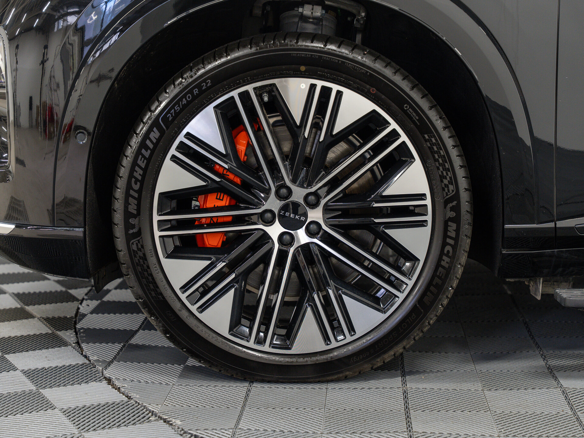 Автомобиль Zeekr 8X 70 kWh 2.0hyb AT (898 л.с.) 4WD - 3