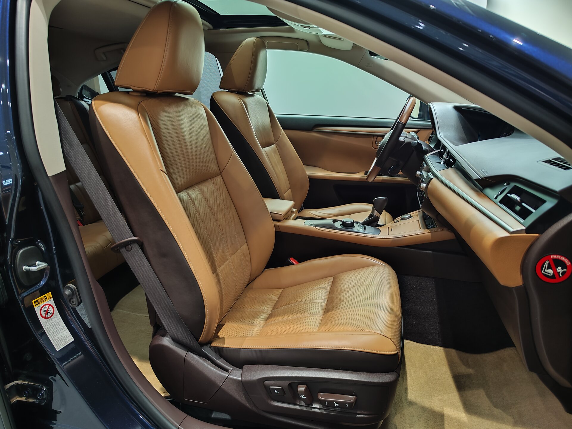 Автомобиль Lexus ES 200 2.0 AT (150 л.с.) - 13