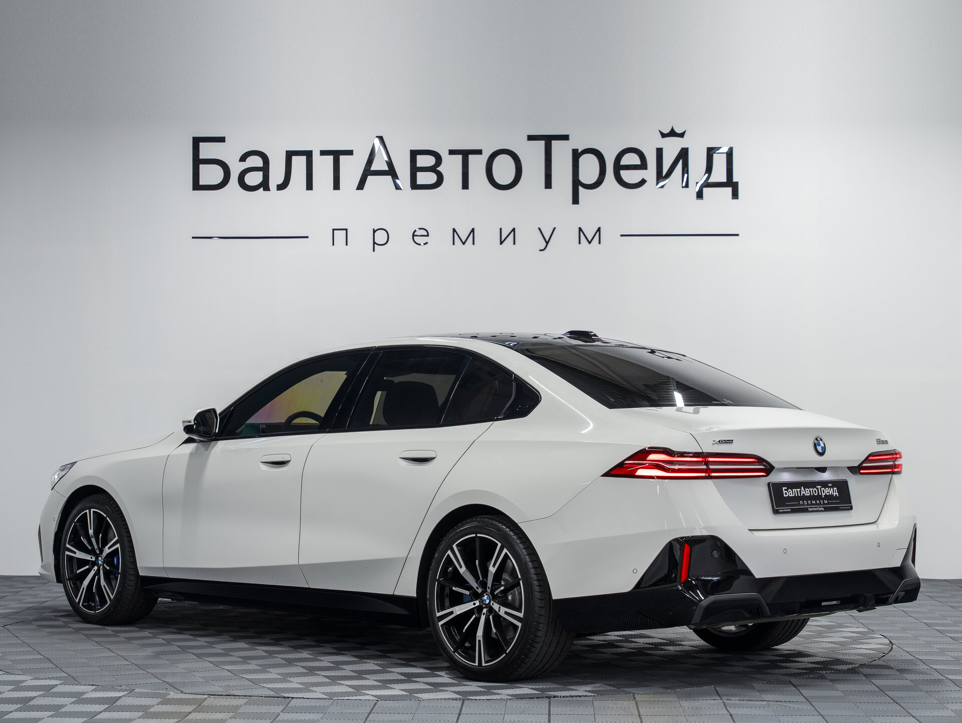 Автомобиль BMW 5 серии 530i xDrive 2.0 AT (258 л.с.) 4WD - 10