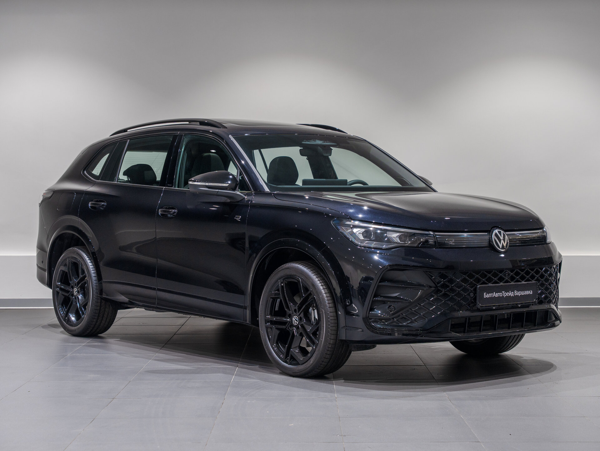 Автомобиль Volkswagen Tiguan L Pro 2.0 AMT (220 л.с.) 4WD - 3