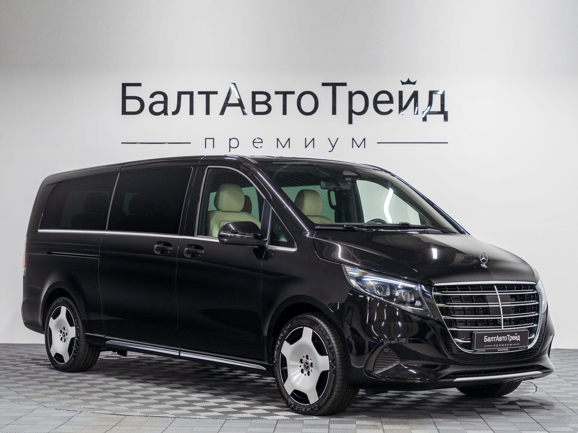 Автомобиль Mercedes-Benz V-Класс 300 d экстра длинный 2.0d AT (237 л.с.) 4WD - 5