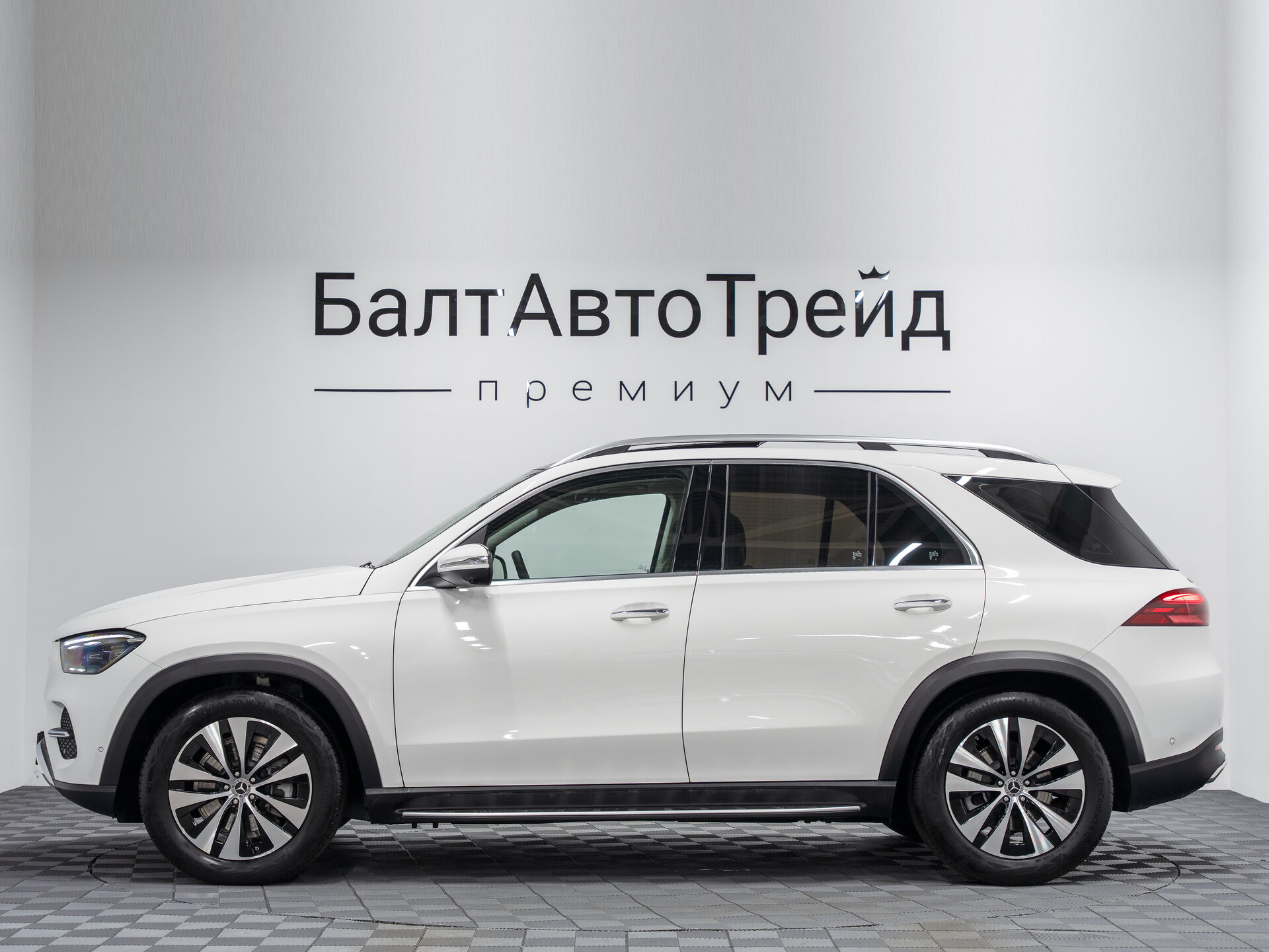 Автомобиль Mercedes-Benz GLE 300 d 2.0d AT (269 л.с.) 4WD - 11