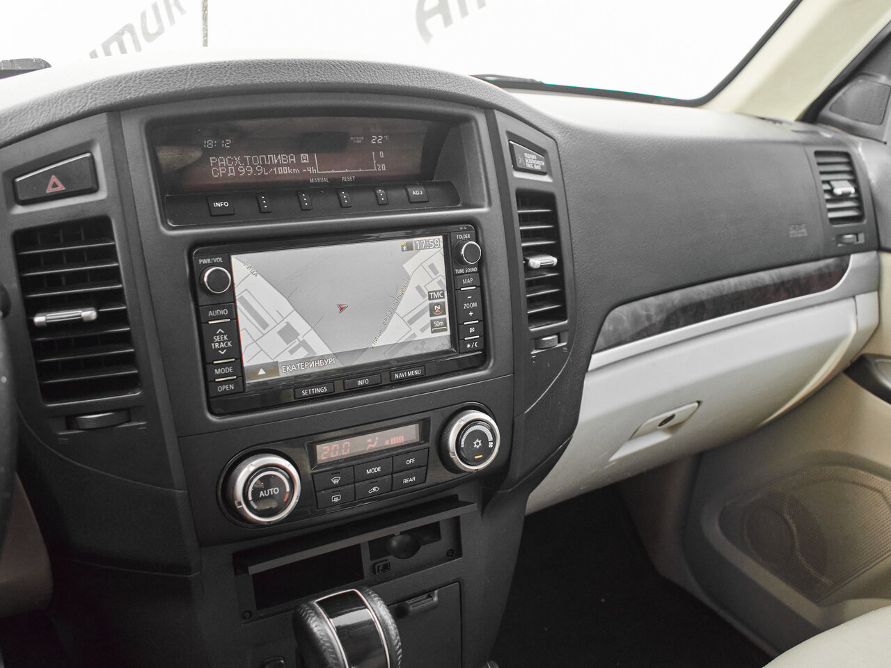 Купить Mitsubishi Pajero 3.2d AT (200 л.с.) 4WD, 2014 в Екатеренбурге