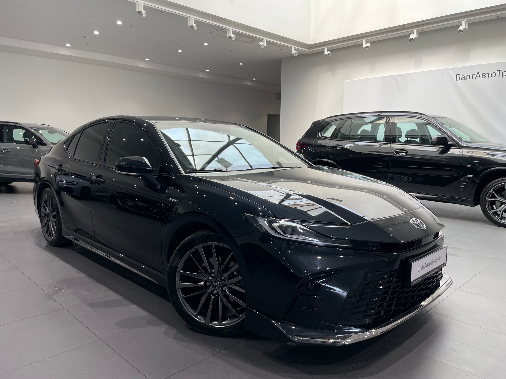 Автомобиль Toyota Camry 2.0hyb CVT (197 л.с.) - 3