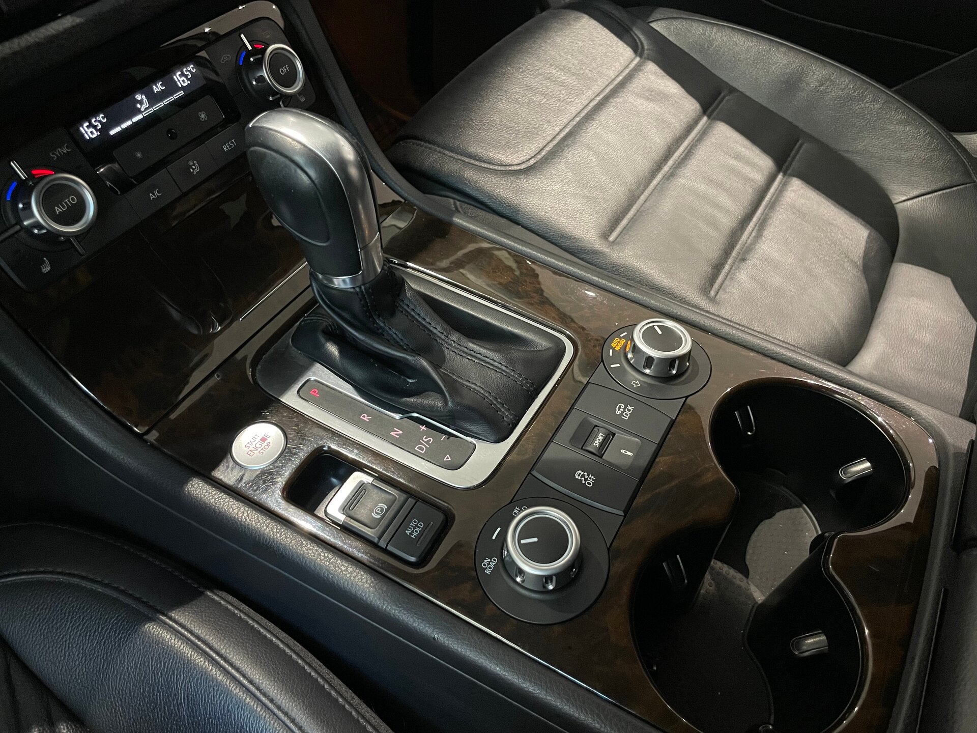 Автомобиль Volkswagen Touareg 3.6 AT (249 л.с.) 4WD - 17