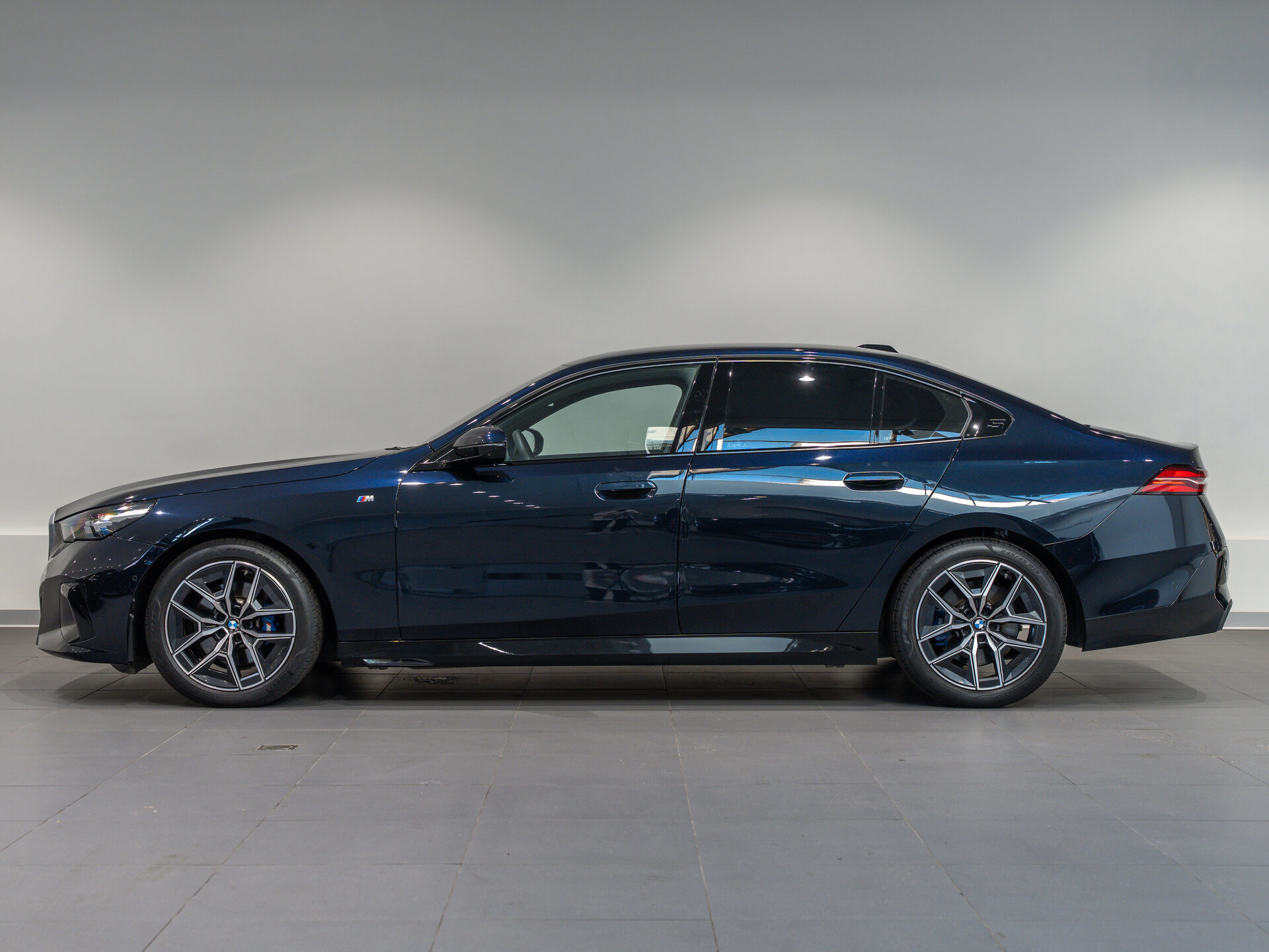 Автомобиль BMW 5 серии 523d 2.0d AT (197 л.с.) - 8
