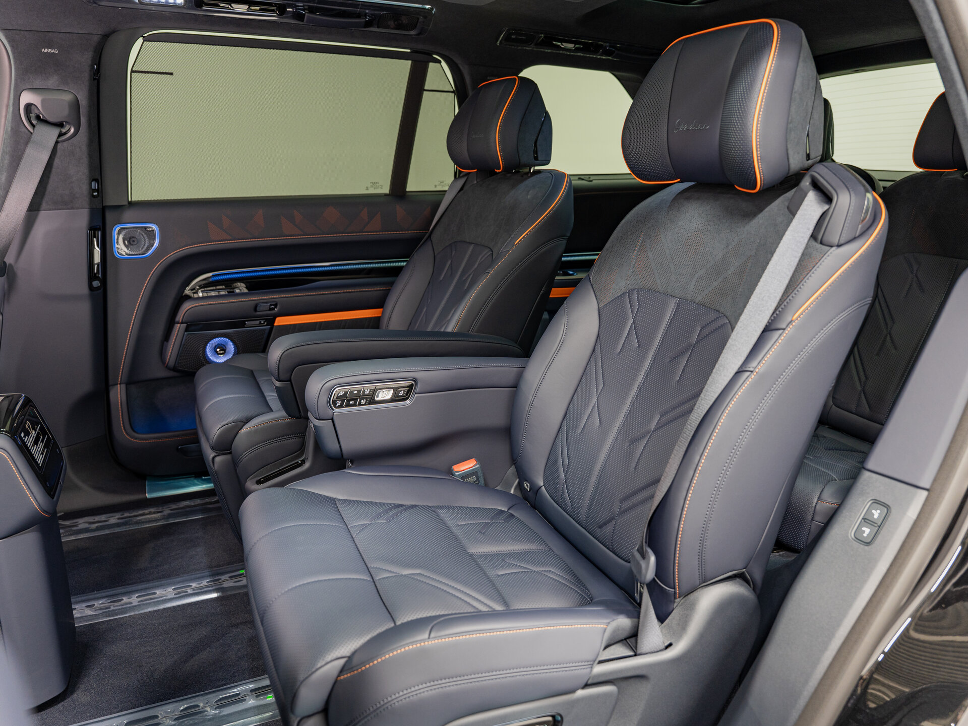 Автомобиль Zeekr 9X 70 kWh 2.0hyb AT (1401 л.с.) 4WD - 4