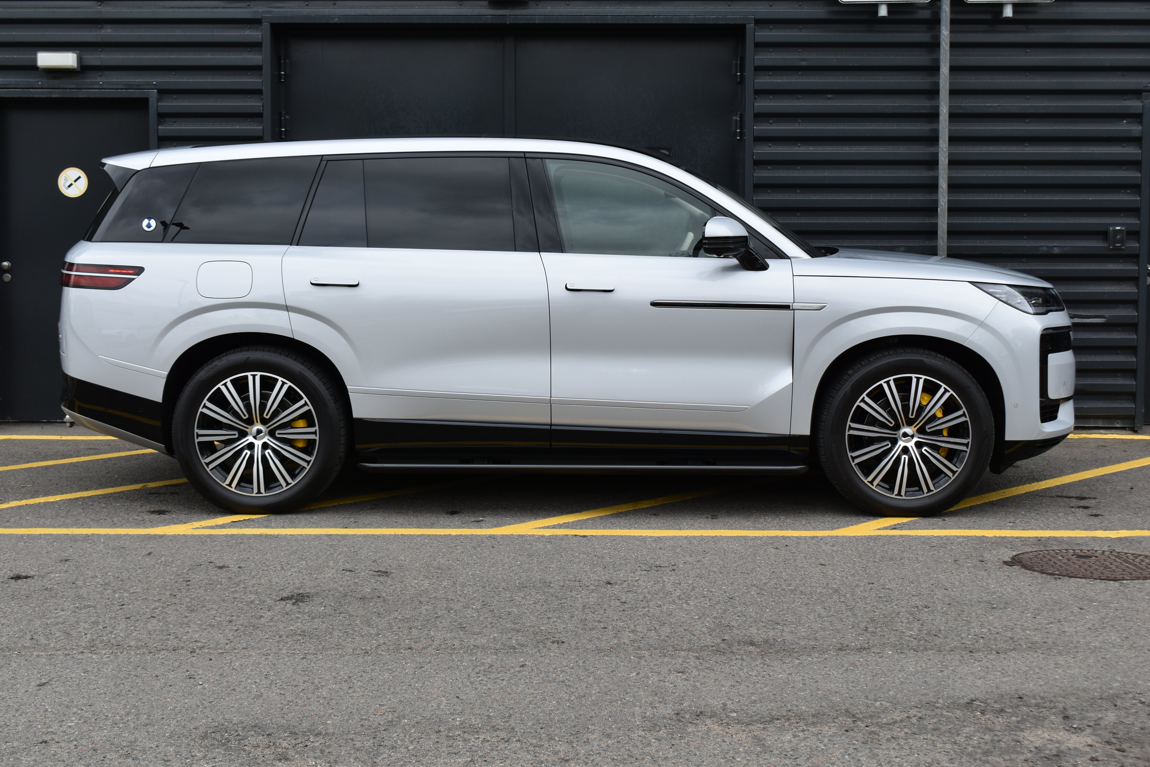 82786190 46.9 kWh 2.0hyb CVT (925 л.с.) 4WD №6
