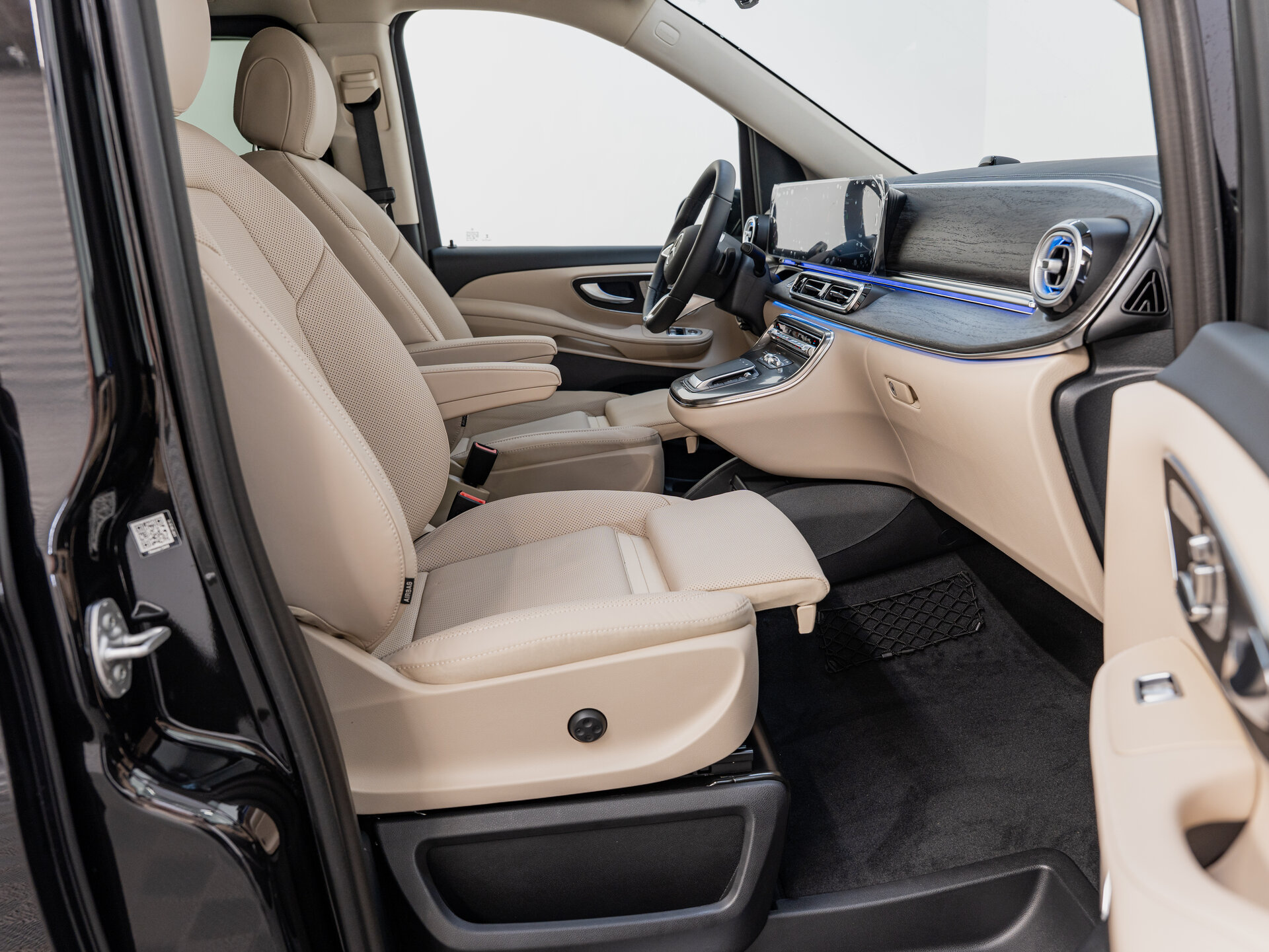 Автомобиль Mercedes-Benz V-Класс 300 d экстра длинный 2.0d AT (237 л.с.) 4WD - 13