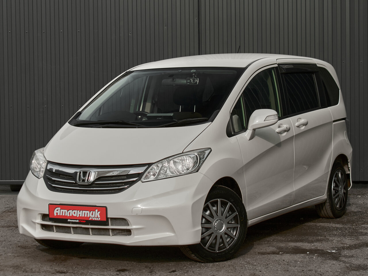 Купить Honda Freed Spike 1.5 CVT (118 л.с.), 2011 в Екатеренбурге