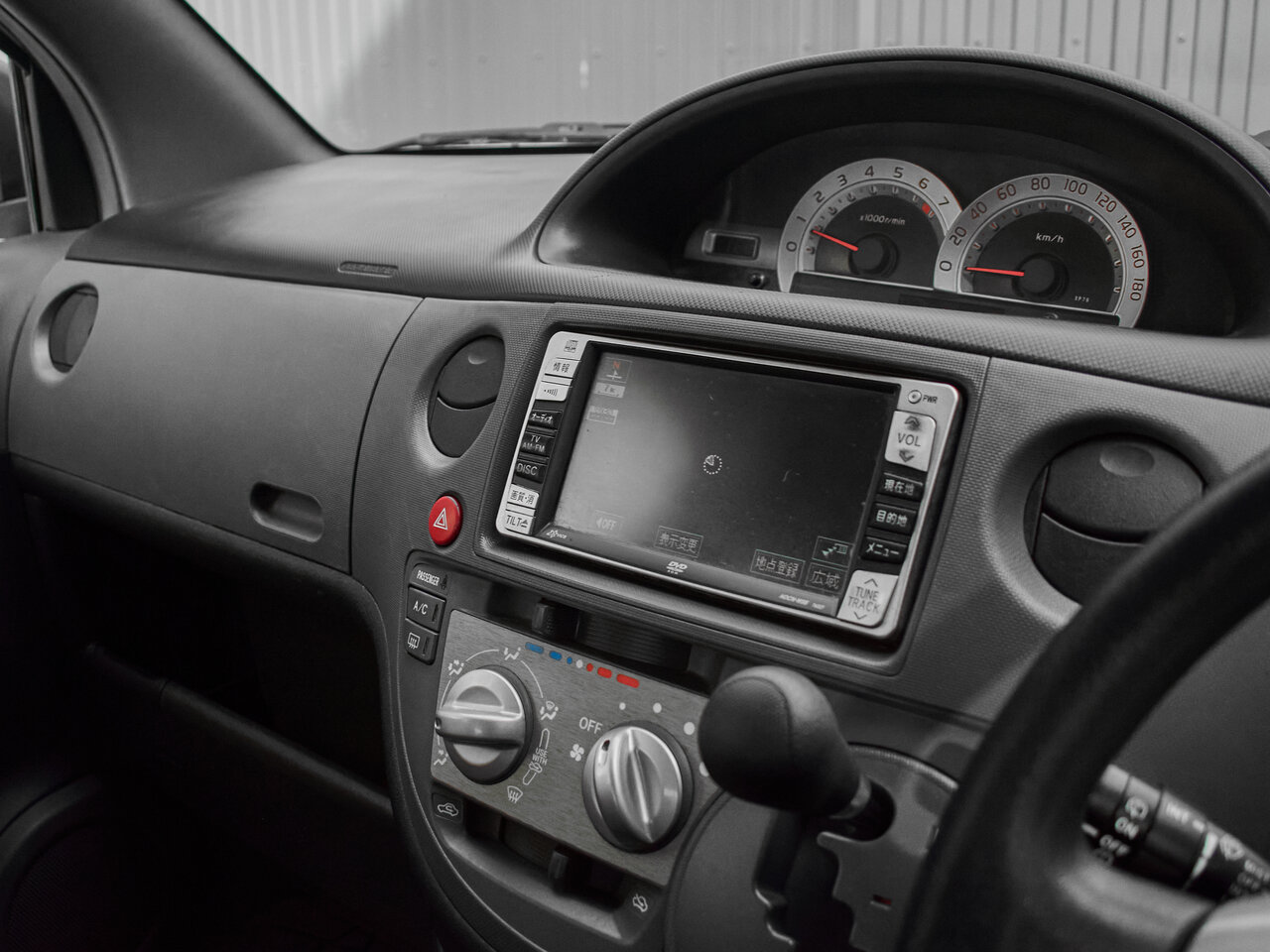 Купить Toyota Sienta 1.5 CVT (110 л.с.), 2012 в Екатеренбурге