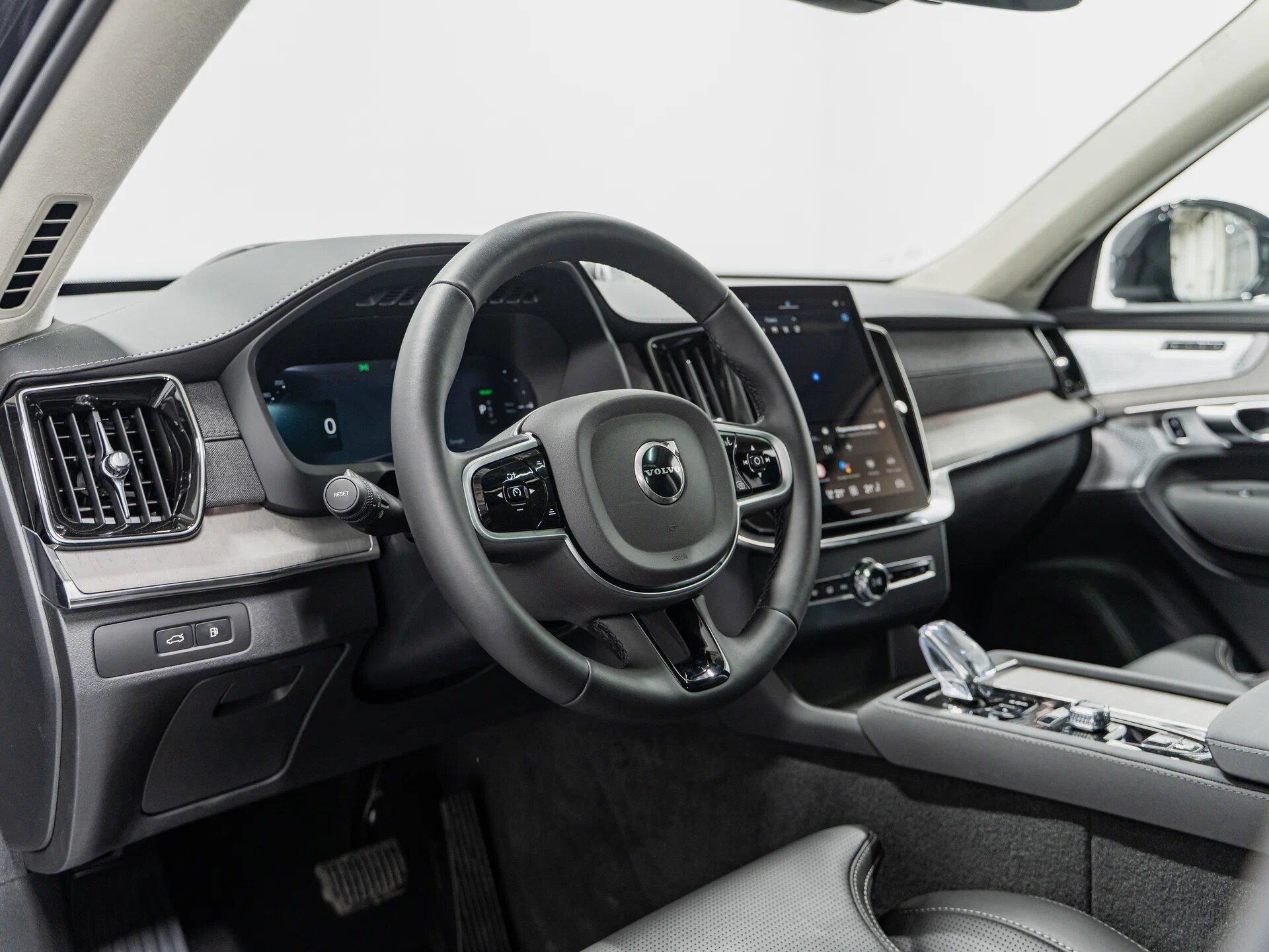 Автомобиль Volvo XC90 T8 2.0hyb AT (455 л.с.) 4WD - 16