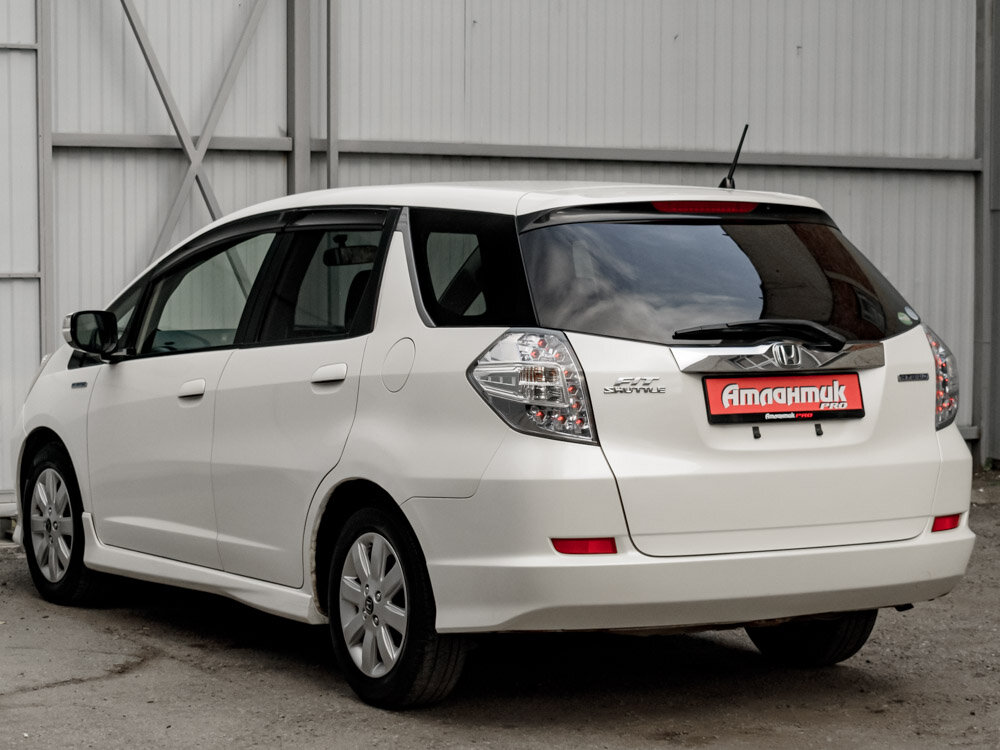 Купить Honda Fit Shuttle 1.3hyb CVT (88 л.с.), 2013 в Екатеренбурге