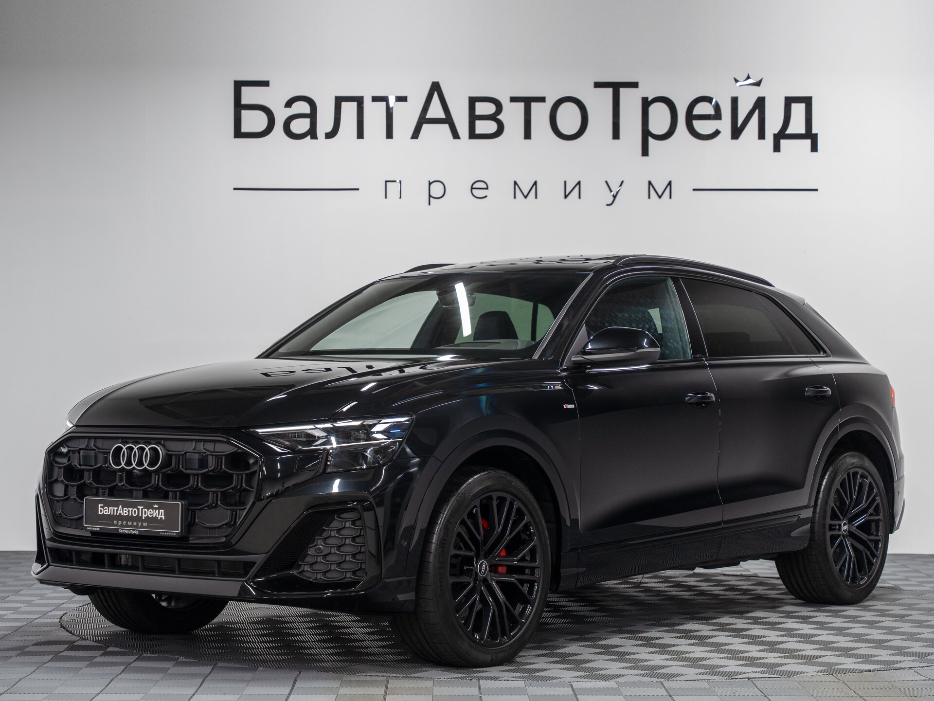 Автомобиль Audi Q8 45 TDI 3.0d AT (231 л.с.) 4WD - 1